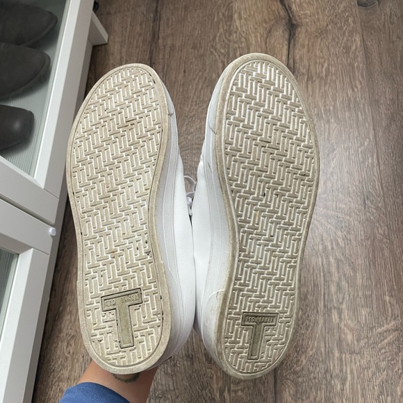 Ted Baker Tilly White Scalloped Sneakers size 6 - Picture 4 of 6